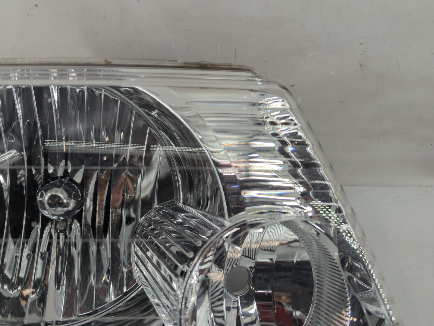 2002-2005 Ford Explorer Passenger Right Oem Head Light Headlight Lamp - Oemusedautoparts1.com