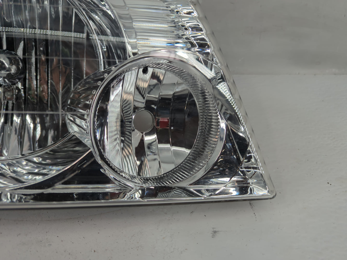 2002-2005 Ford Explorer Passenger Right Oem Head Light Headlight Lamp - Oemusedautoparts1.com