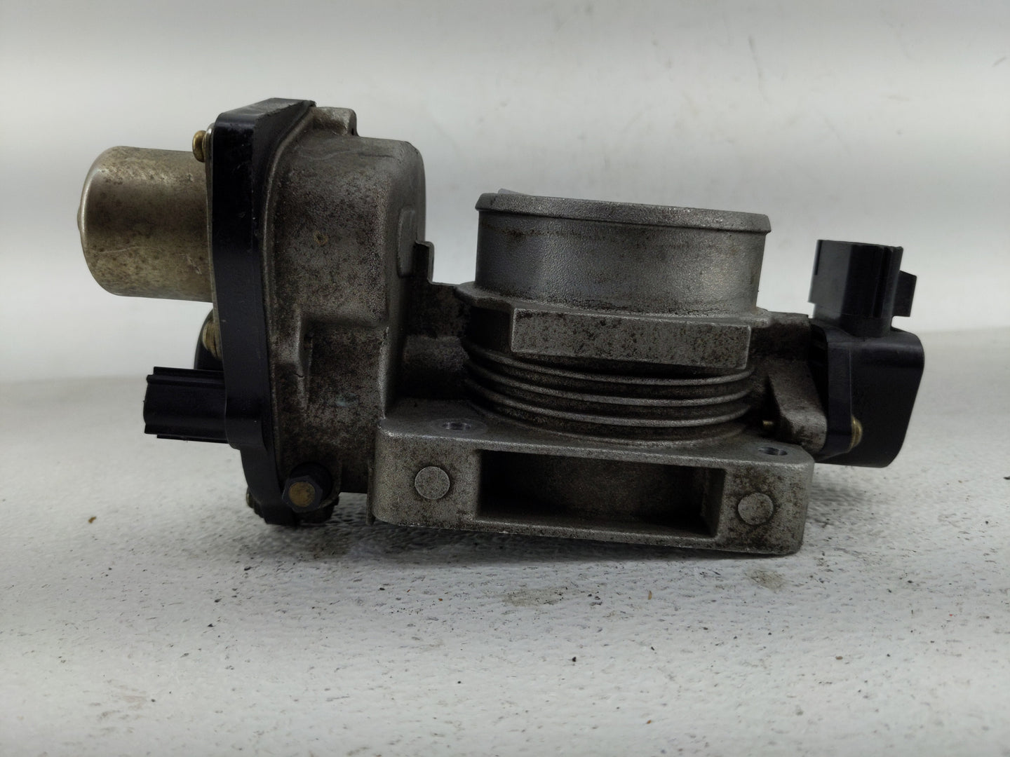 2004-2010 Ford Explorer Throttle Body Fits Fits 2004 2005 2006 2007 2008 2009 2010 2011 2012 2013 2014 2015 2016 OEM Used Au