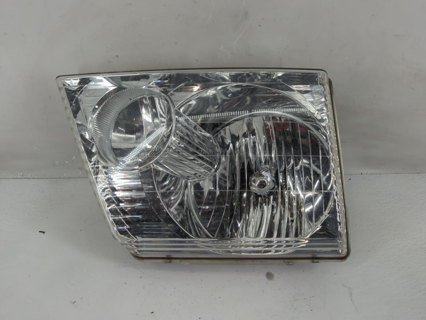 2002-2005 Ford Explorer Passenger Right Oem Head Light Headlight Lamp - Oemusedautoparts1.com