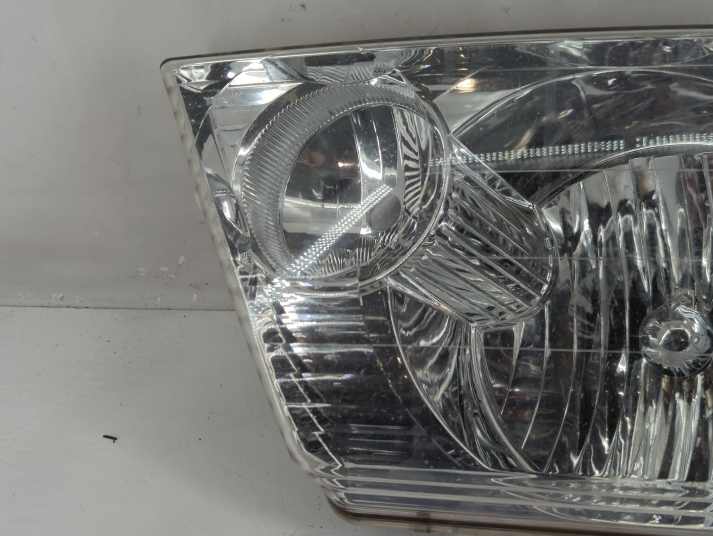 2002-2005 Ford Explorer Passenger Right Oem Head Light Headlight Lamp - Oemusedautoparts1.com