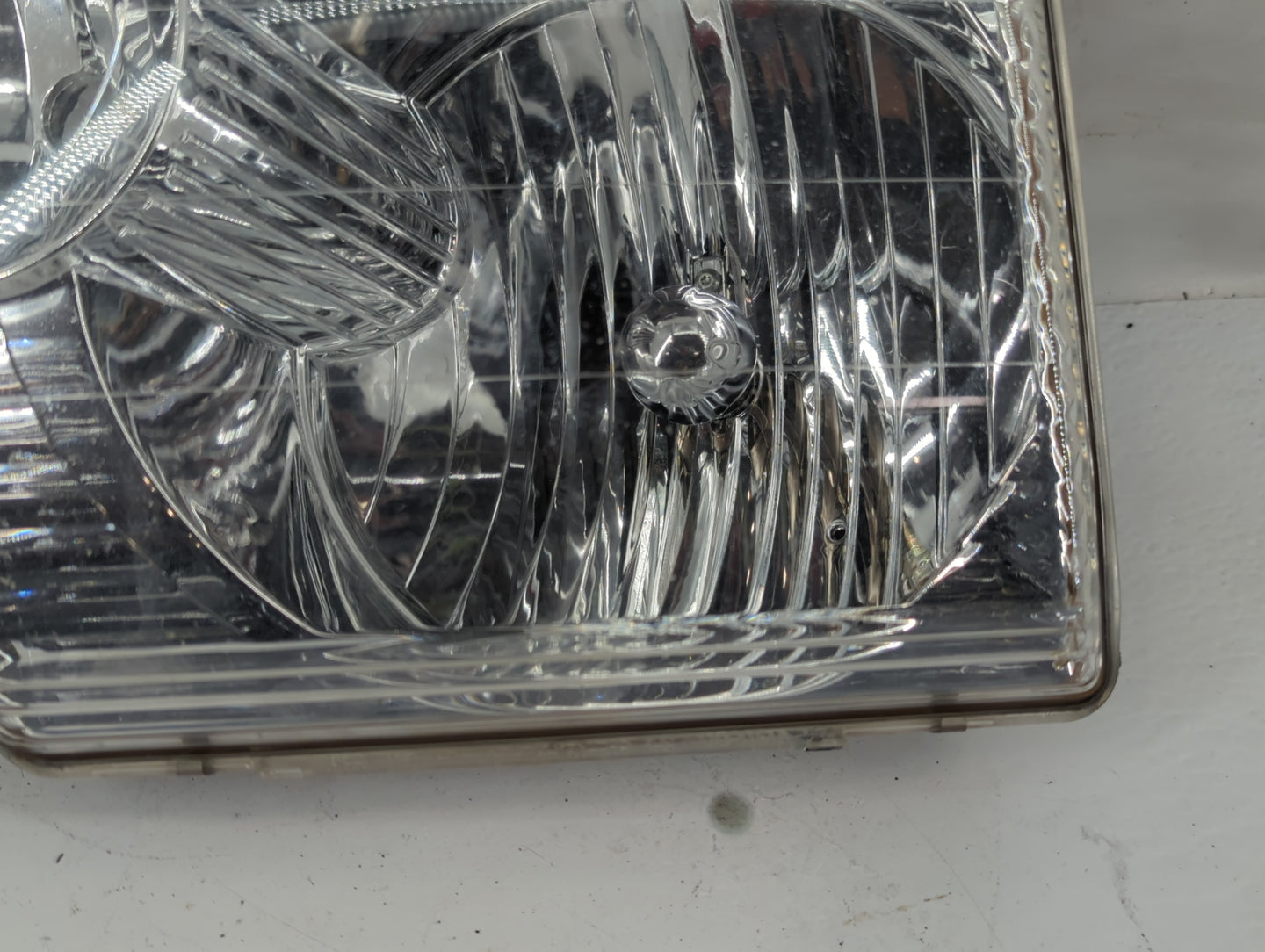 2002-2005 Ford Explorer Passenger Right Oem Head Light Headlight Lamp - Oemusedautoparts1.com