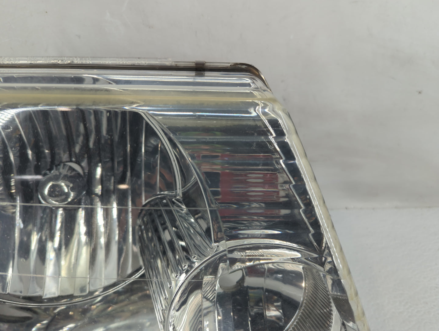 2002-2005 Ford Explorer Passenger Right Oem Head Light Headlight Lamp - Oemusedautoparts1.com