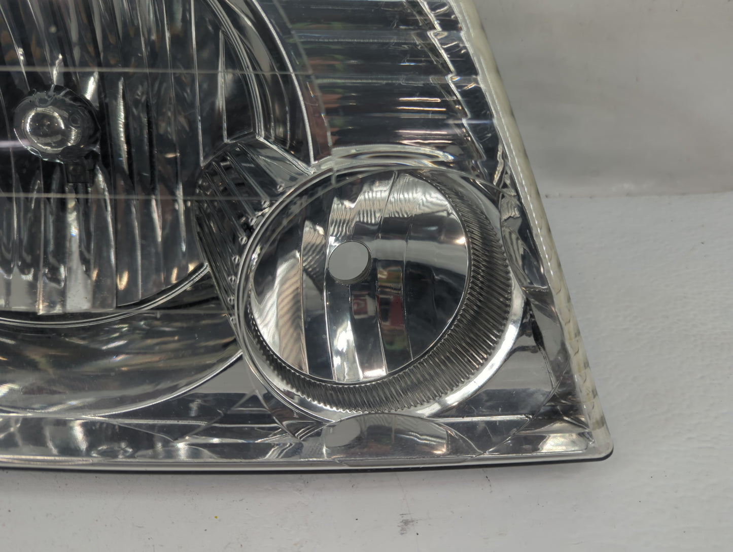 2002-2005 Ford Explorer Passenger Right Oem Head Light Headlight Lamp - Oemusedautoparts1.com