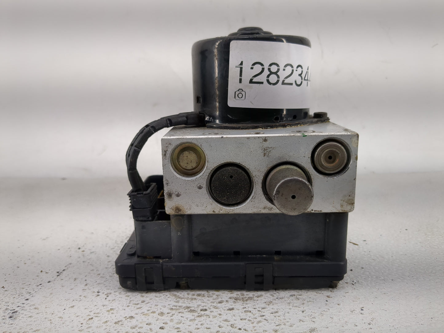 2004-2005 Ford Explorer ABS Pump Control Module Replacement P/N:3L24-2C346-AD Fits Fits 2004 2005 OEM Used Auto Parts - Oemu