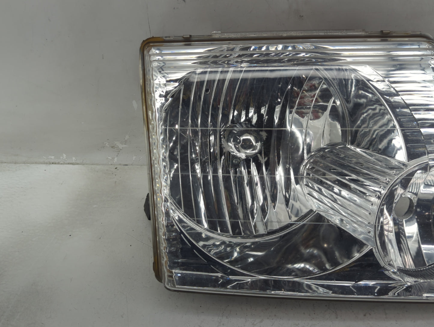 2002-2005 Ford Explorer Passenger Right Oem Head Light Headlight Lamp - Oemusedautoparts1.com