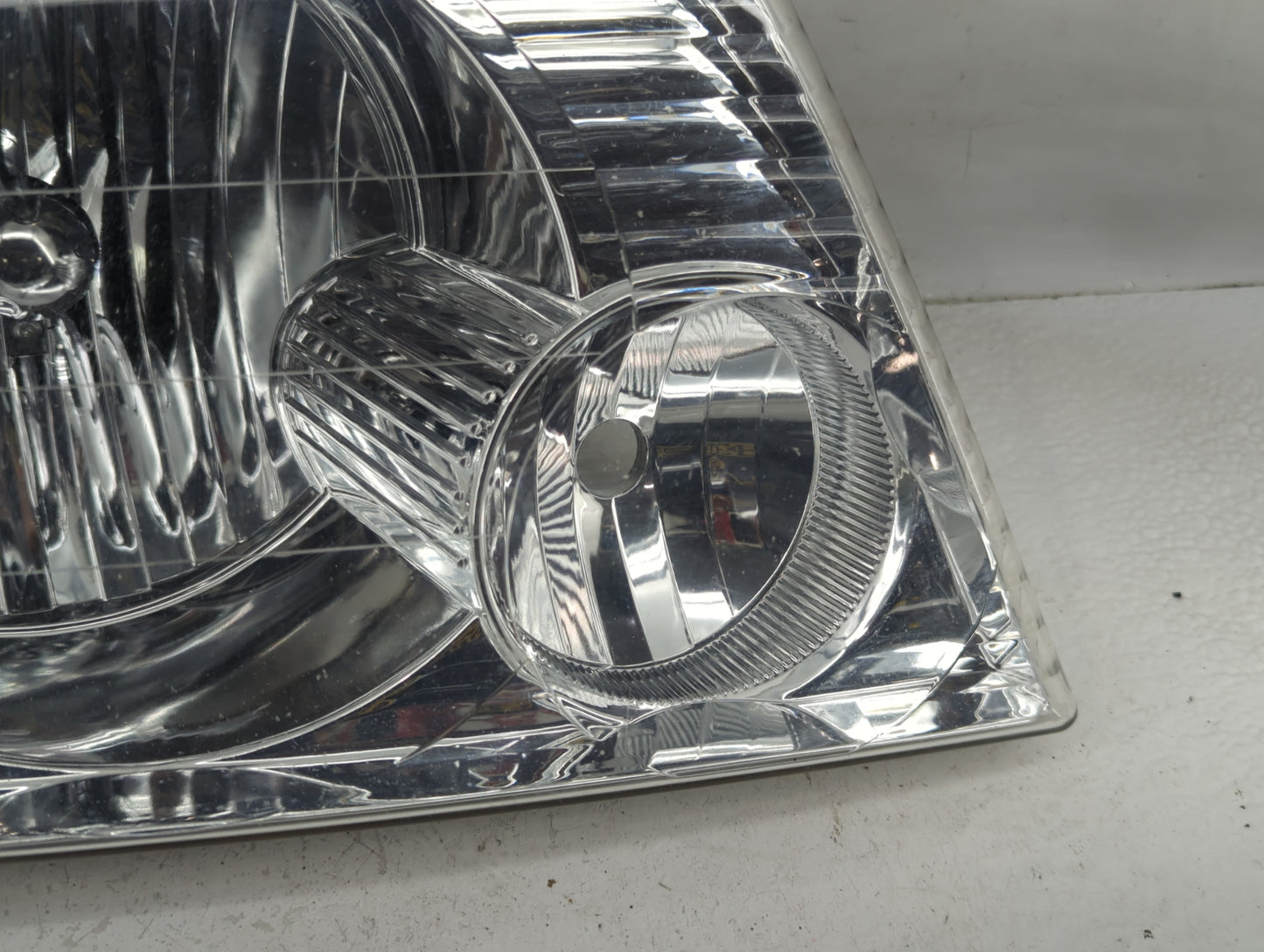 2002-2005 Ford Explorer Passenger Right Oem Head Light Headlight Lamp - Oemusedautoparts1.com