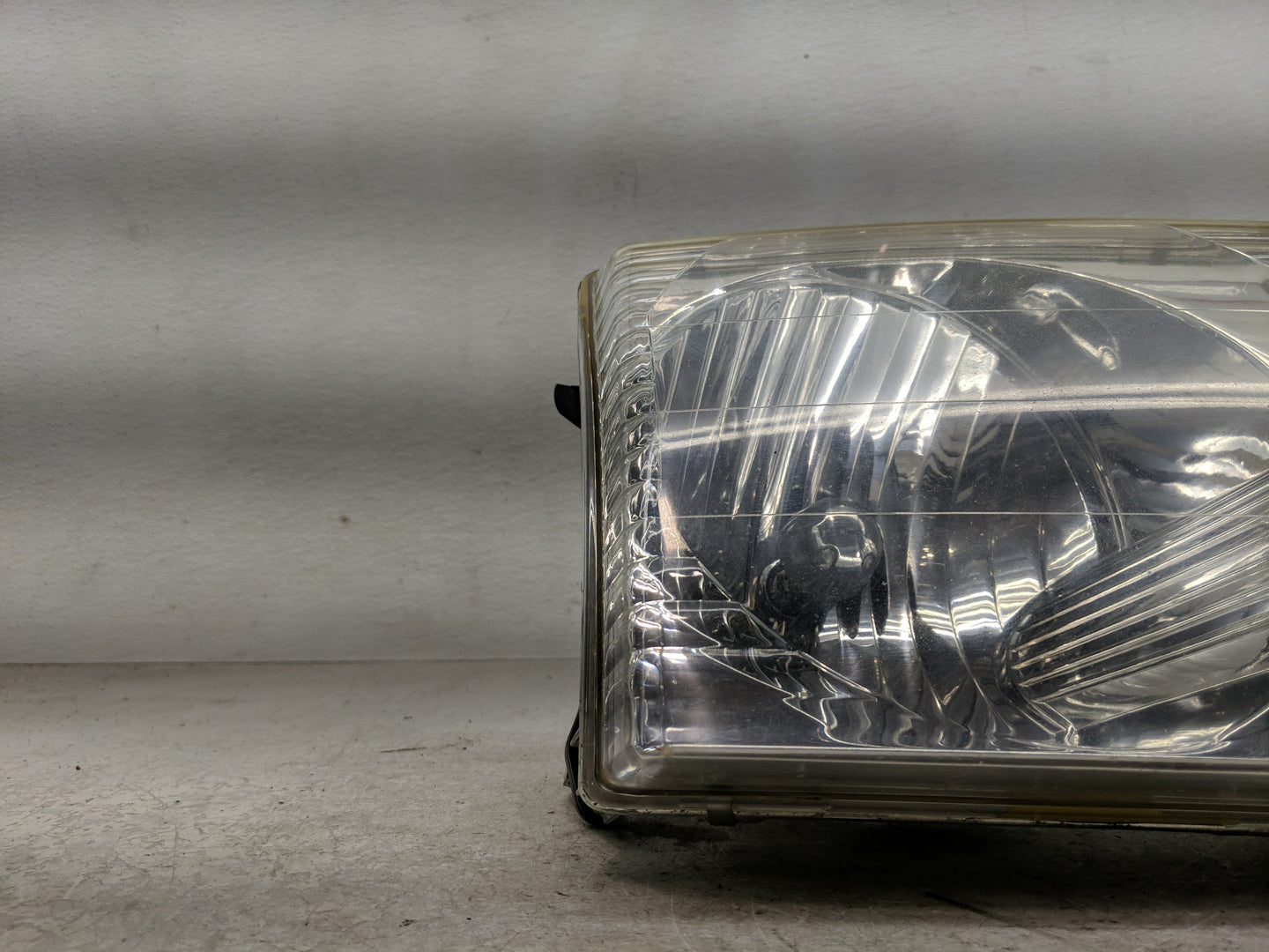 2002-2005 Ford Explorer Passenger Right Oem Head Light Headlight Lamp - Oemusedautoparts1.com