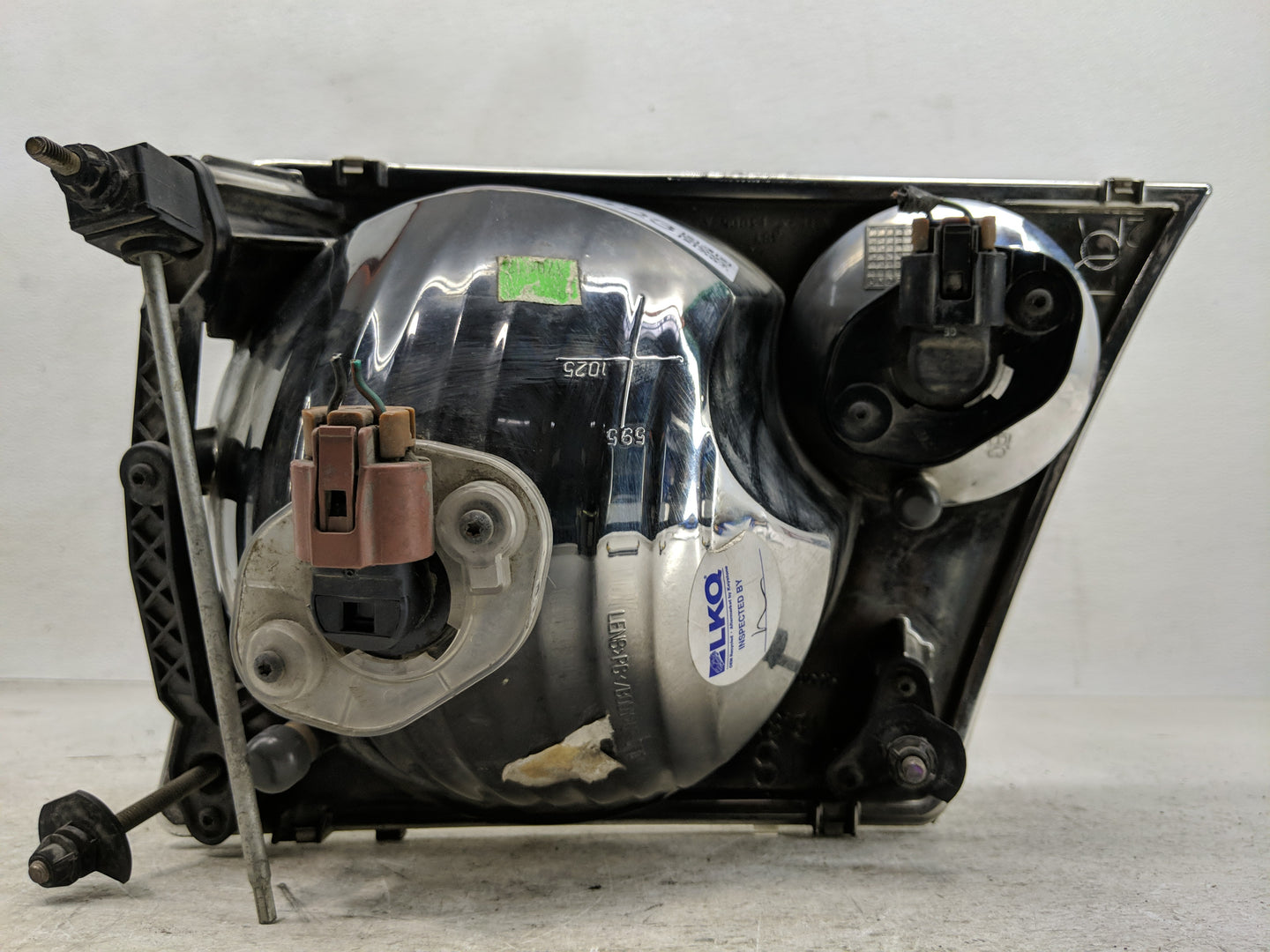 2002-2005 Ford Explorer Passenger Right Oem Head Light Headlight Lamp - Oemusedautoparts1.com
