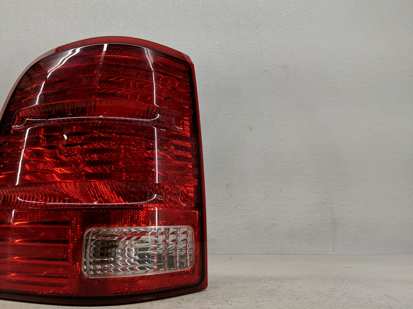 2002-2005 Ford Explorer Tail Light Assembly Driver Left OEM P/N:1L2X-138505-B Fits Fits 2002 2003 2004 2005 OEM Used Auto Pa