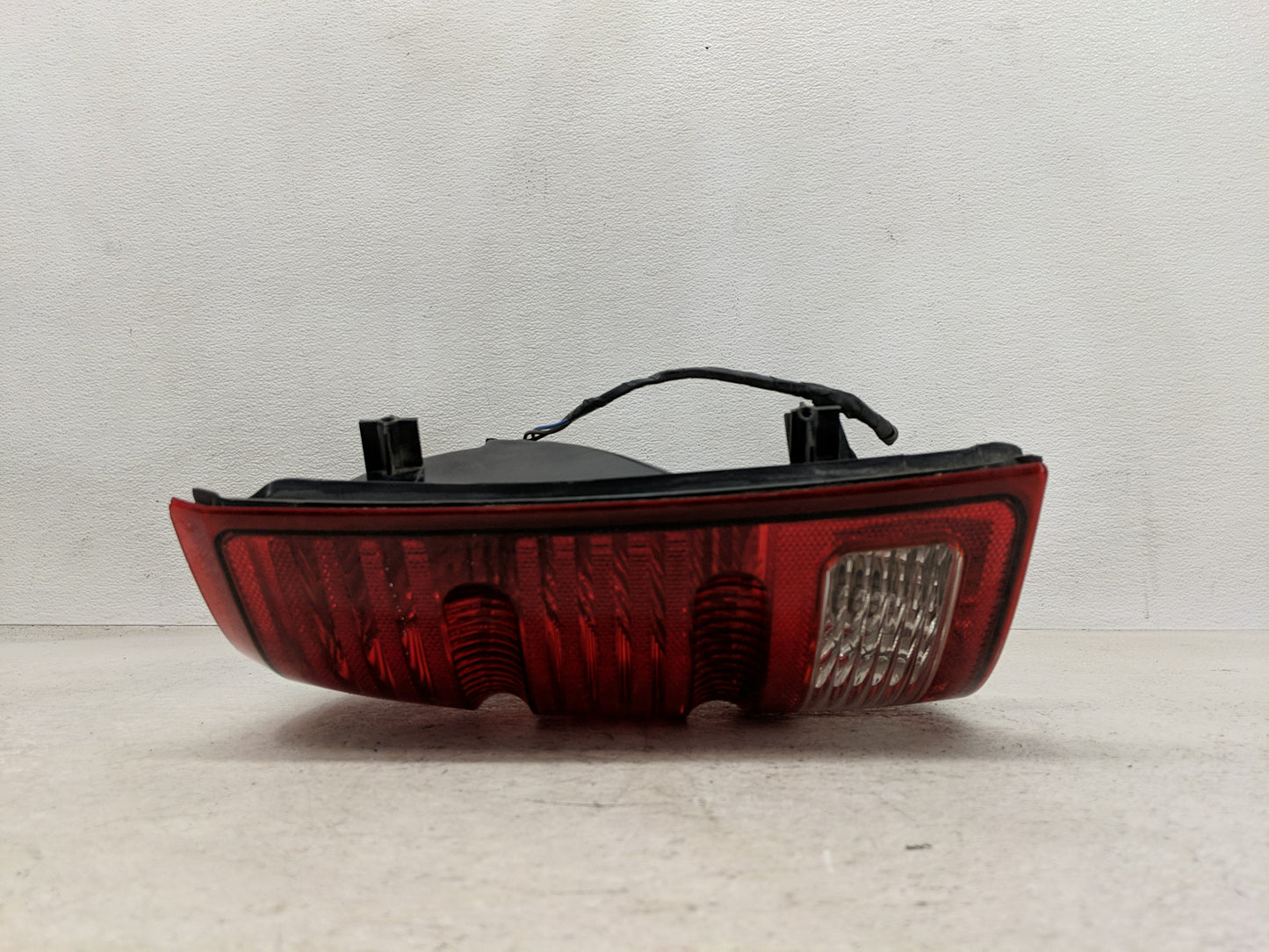 2002-2005 Ford Explorer Tail Light Assembly Driver Left OEM P/N:1L2X-138505-B Fits Fits 2002 2003 2004 2005 OEM Used Auto Pa