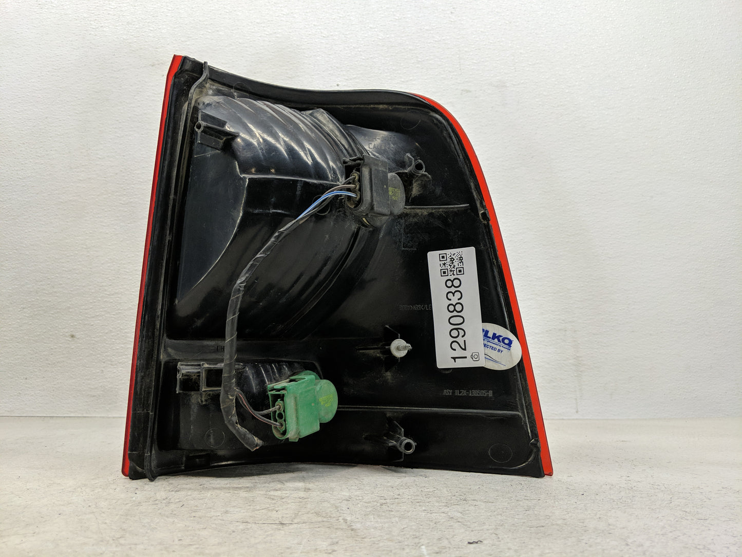 2002-2005 Ford Explorer Tail Light Assembly Driver Left OEM P/N:1L2X-138505-B Fits Fits 2002 2003 2004 2005 OEM Used Auto Pa