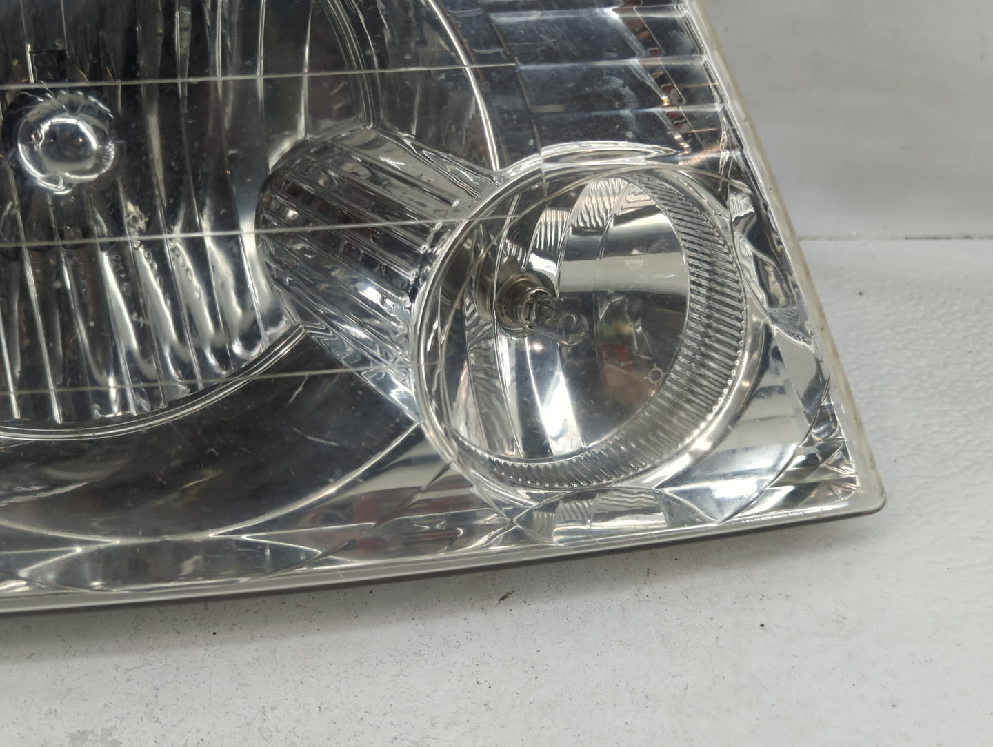 2002-2005 Ford Explorer Passenger Right Oem Head Light Headlight Lamp - Oemusedautoparts1.com