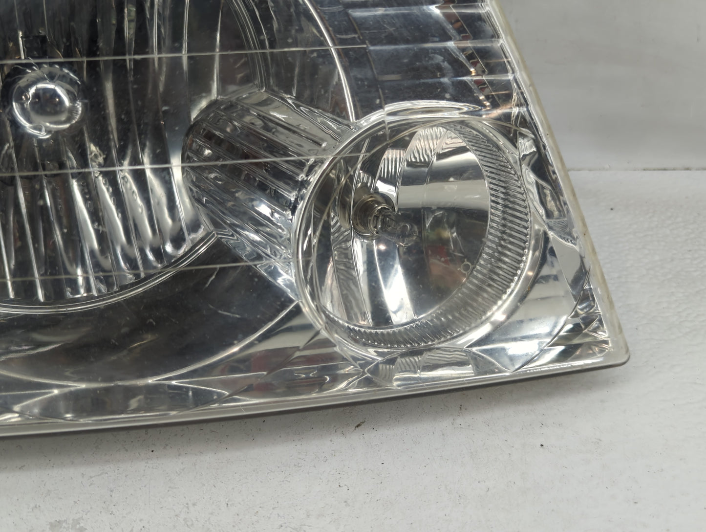 2002-2005 Ford Explorer Passenger Right Oem Head Light Headlight Lamp - Oemusedautoparts1.com