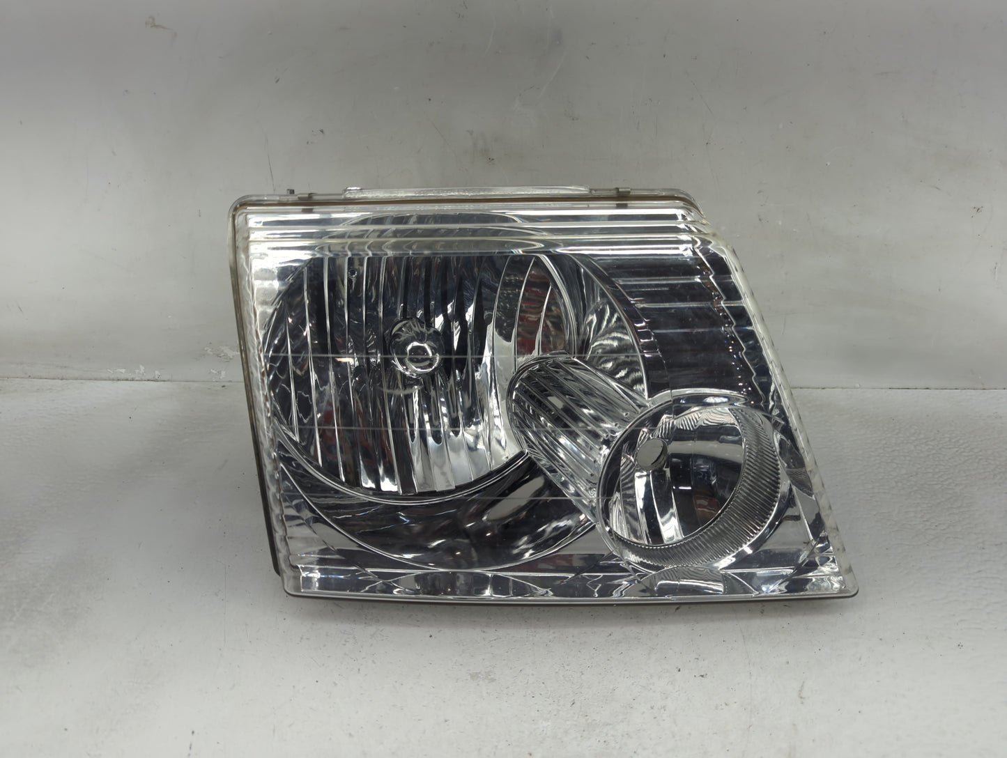 2002-2005 Ford Explorer Passenger Right Oem Head Light Headlight Lamp - Oemusedautoparts1.com