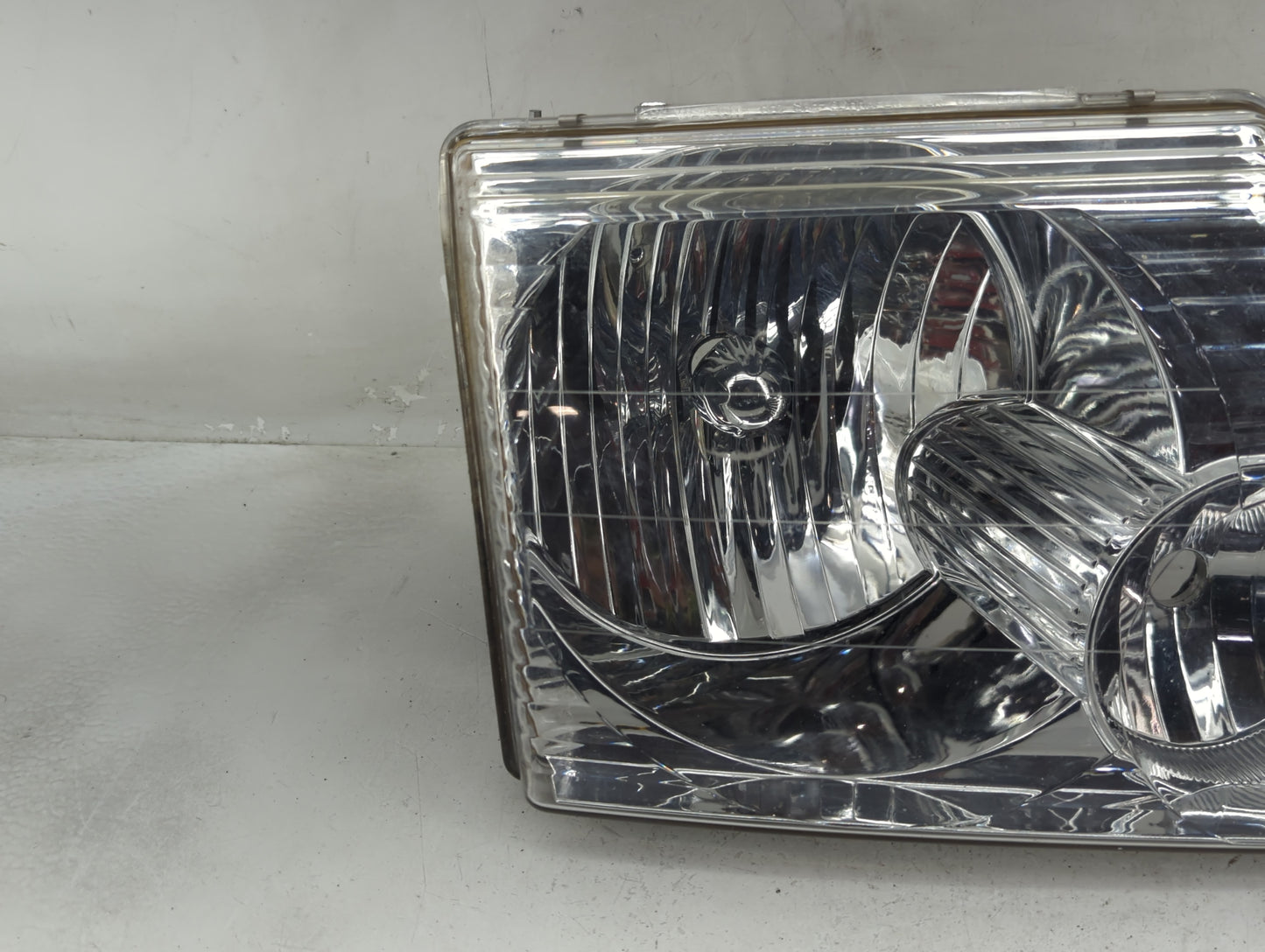 2002-2005 Ford Explorer Passenger Right Oem Head Light Headlight Lamp - Oemusedautoparts1.com
