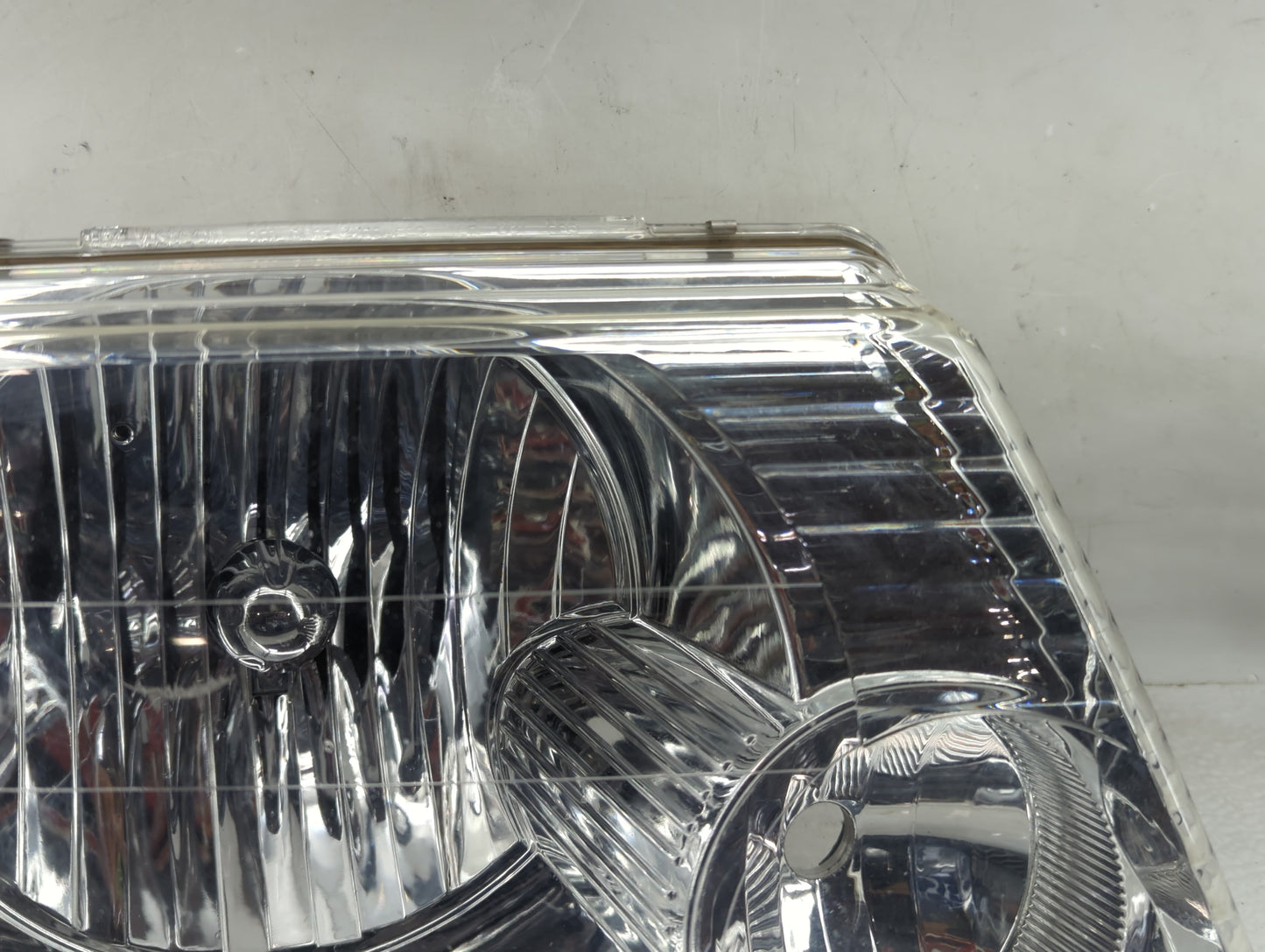 2002-2005 Ford Explorer Passenger Right Oem Head Light Headlight Lamp - Oemusedautoparts1.com