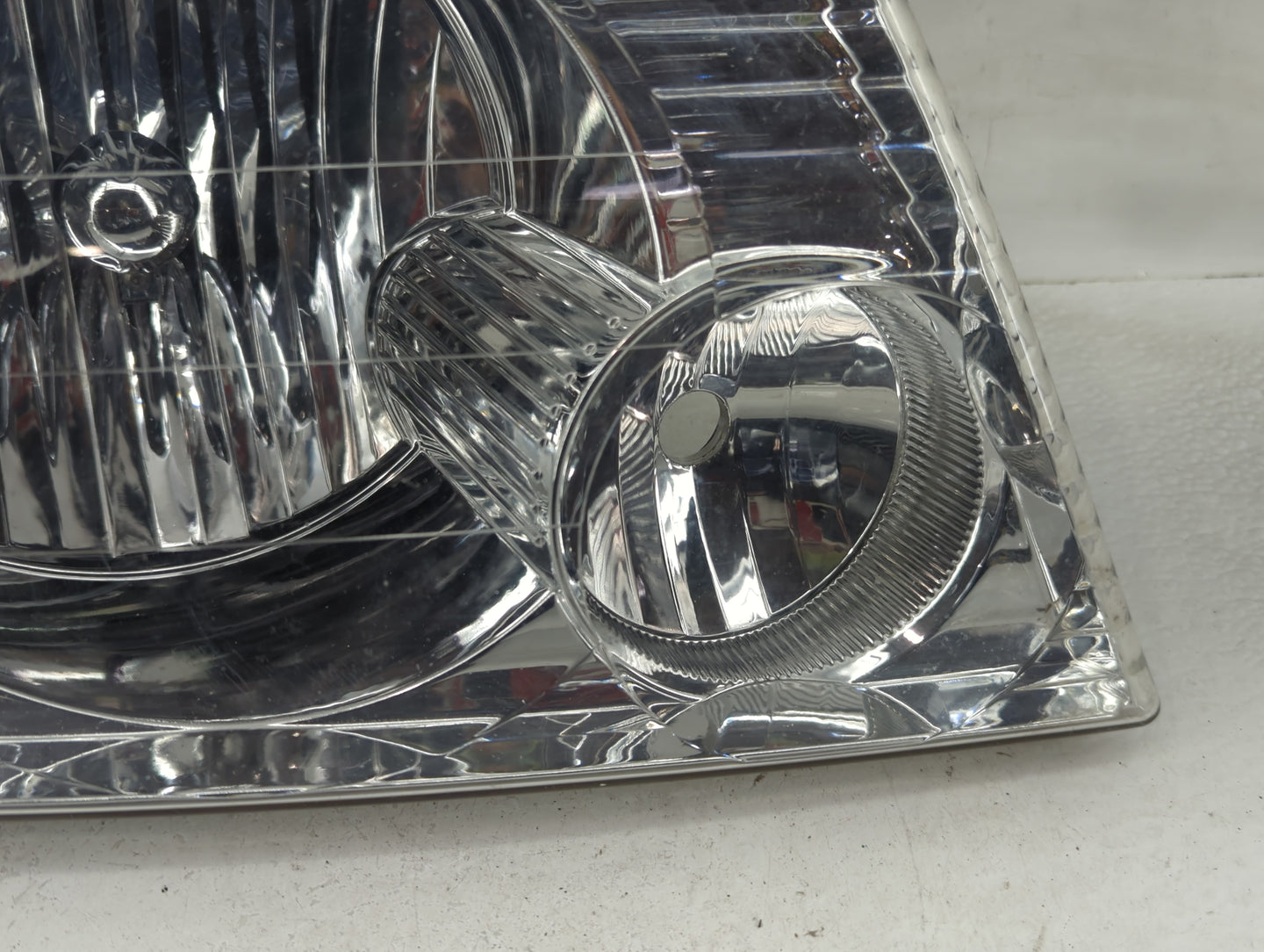 2002-2005 Ford Explorer Passenger Right Oem Head Light Headlight Lamp - Oemusedautoparts1.com