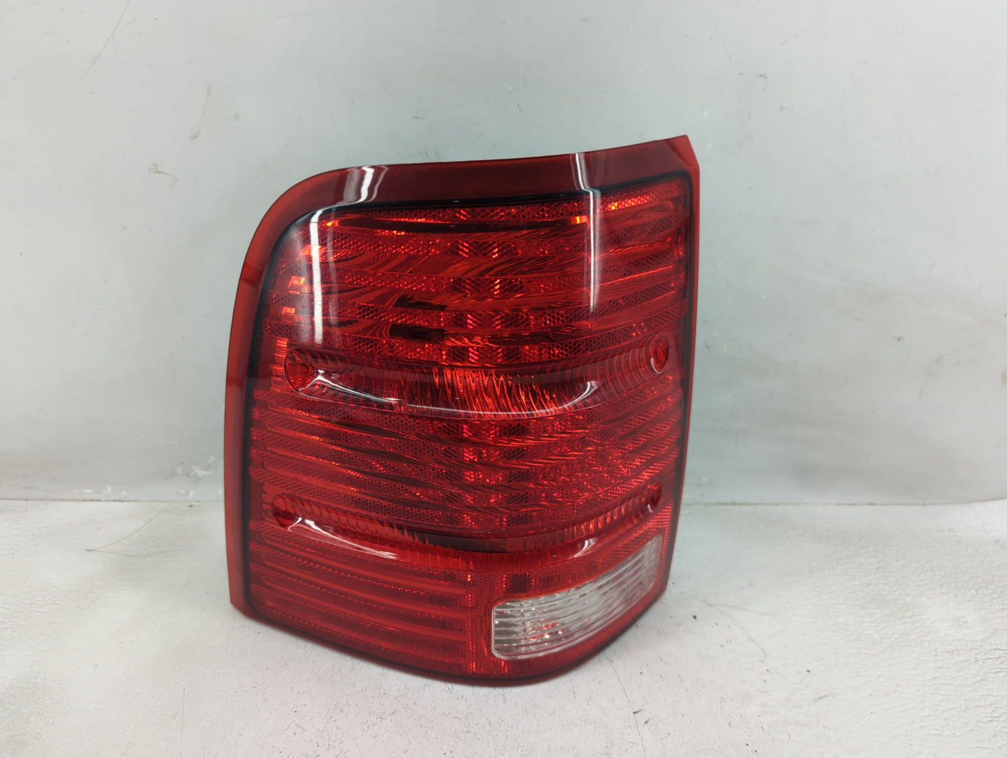 2002-2005 Ford Explorer Tail Light Assembly Driver Left OEM P/N:1L2X-13B505-B Fits Fits 2002 2003 2004 2005 OEM Used Auto Pa