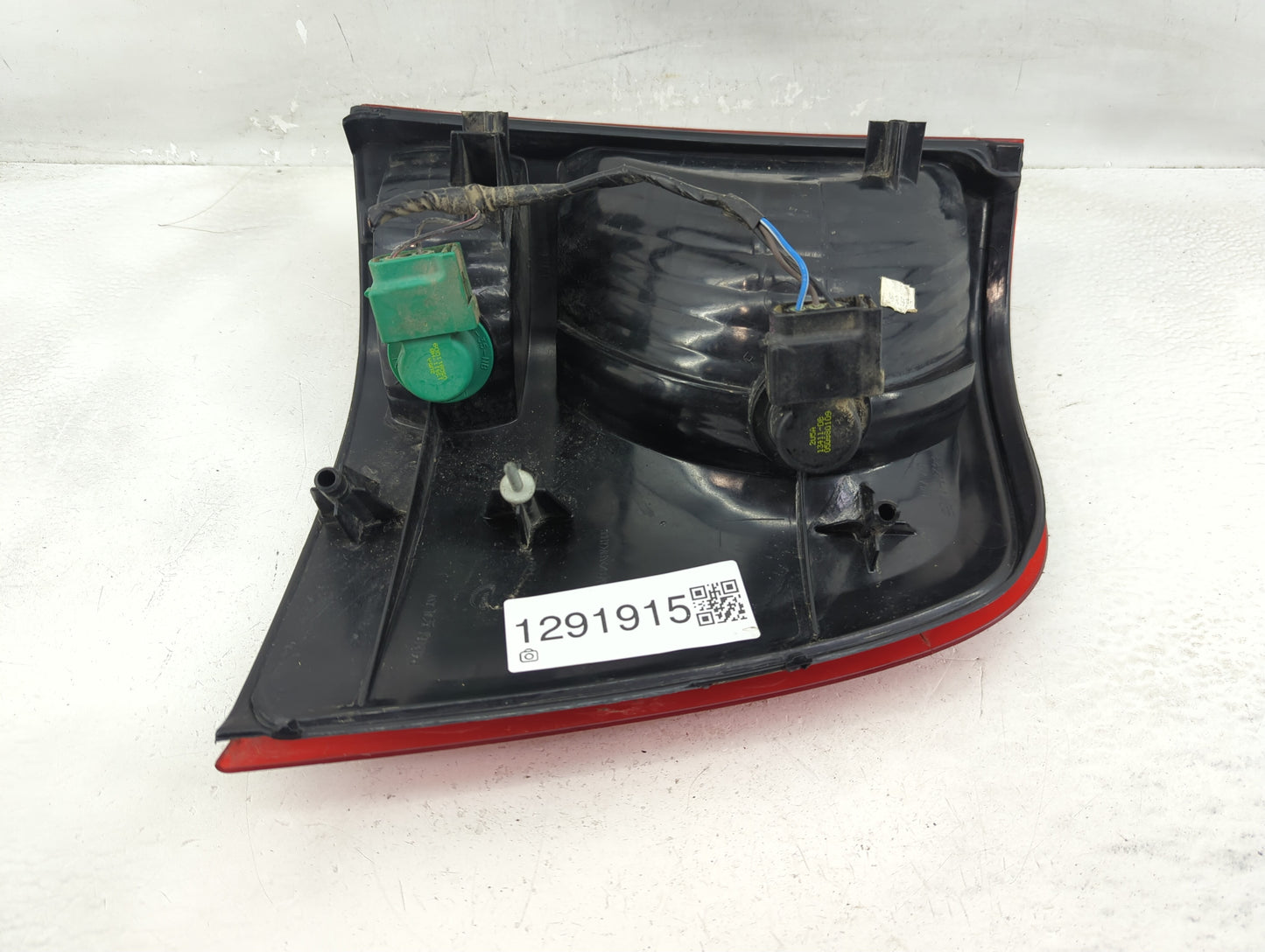 2002-2005 Ford Explorer Tail Light Assembly Driver Left OEM P/N:1L2X-13B505-B Fits Fits 2002 2003 2004 2005 OEM Used Auto Pa