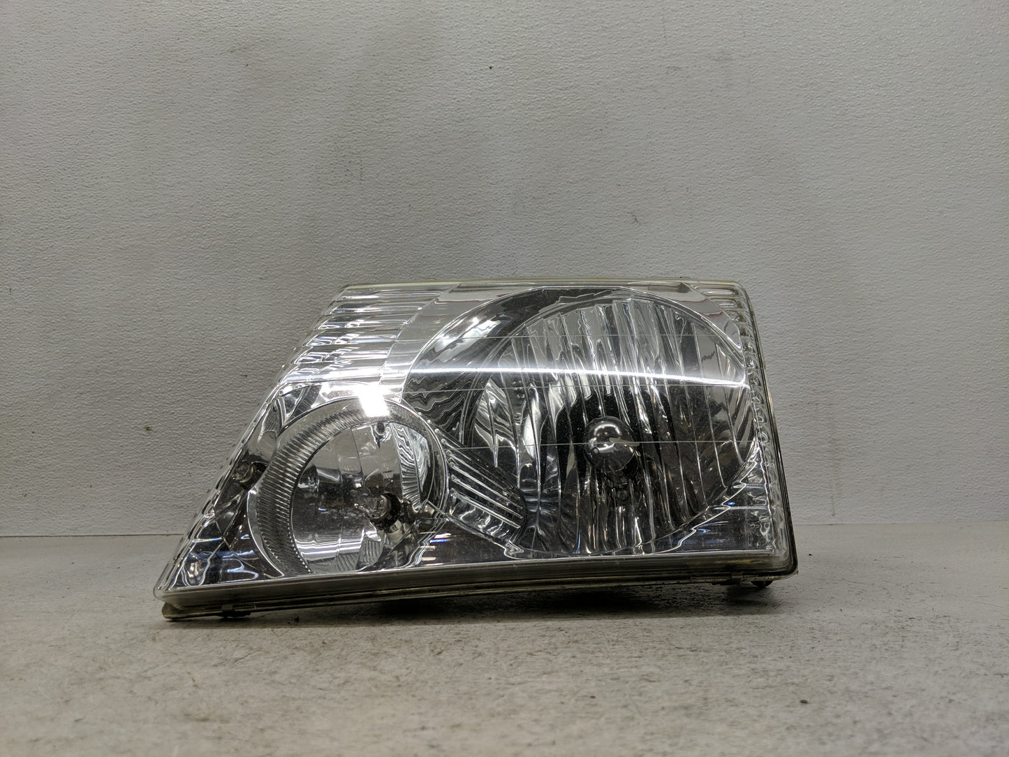 2002-2005 Ford Explorer Driver Left Oem Head Light Headlight Lamp - Oemusedautoparts1.com