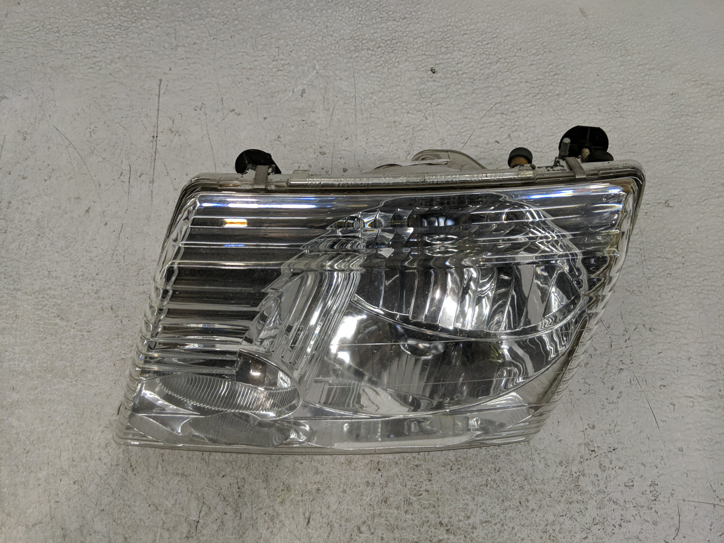 2002-2005 Ford Explorer Driver Left Oem Head Light Headlight Lamp - Oemusedautoparts1.com