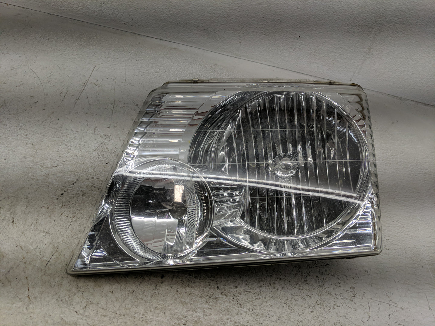 2002-2005 Ford Explorer Driver Left Oem Head Light Headlight Lamp - Oemusedautoparts1.com