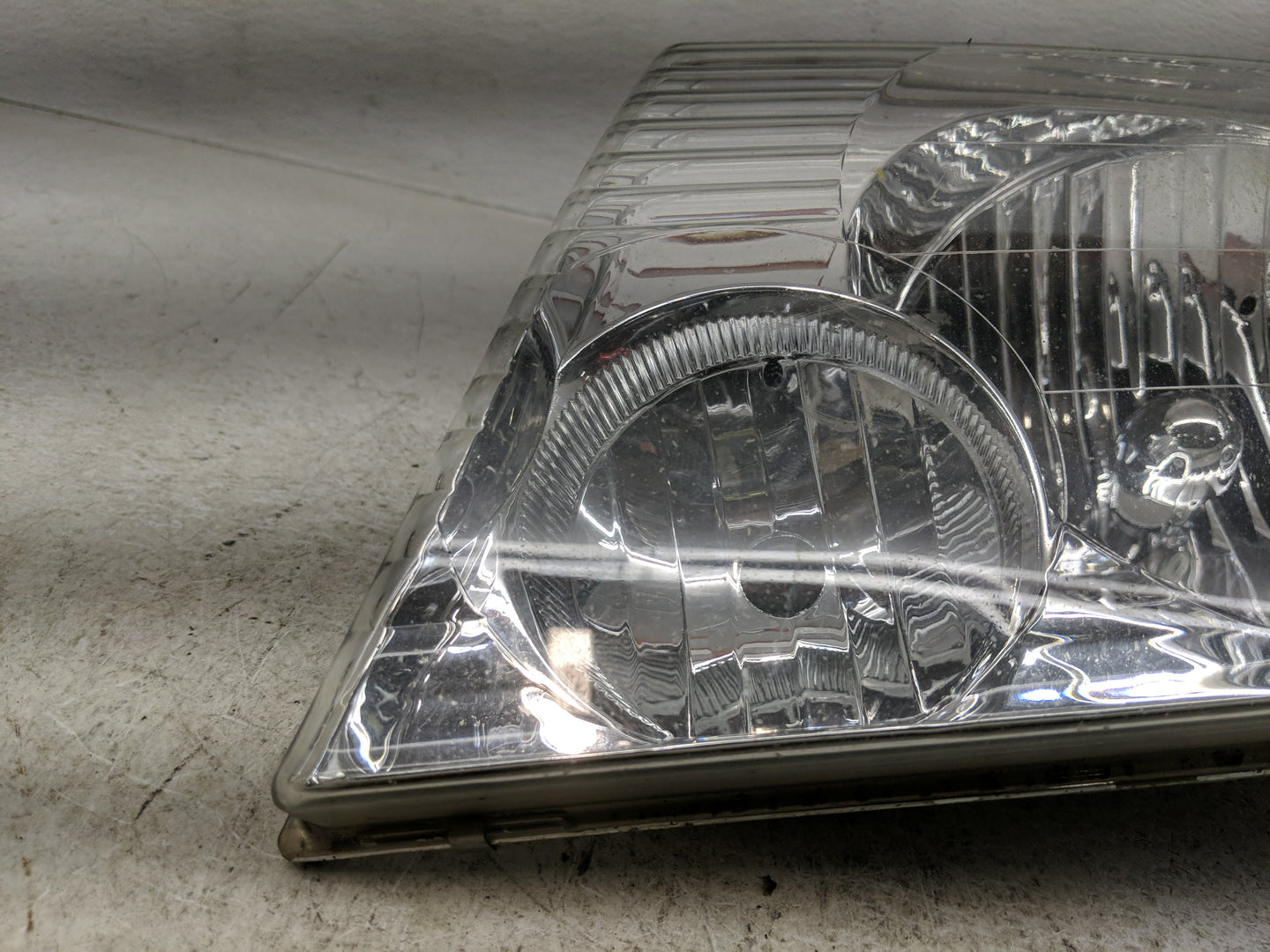 2002-2005 Ford Explorer Driver Left Oem Head Light Headlight Lamp - Oemusedautoparts1.com