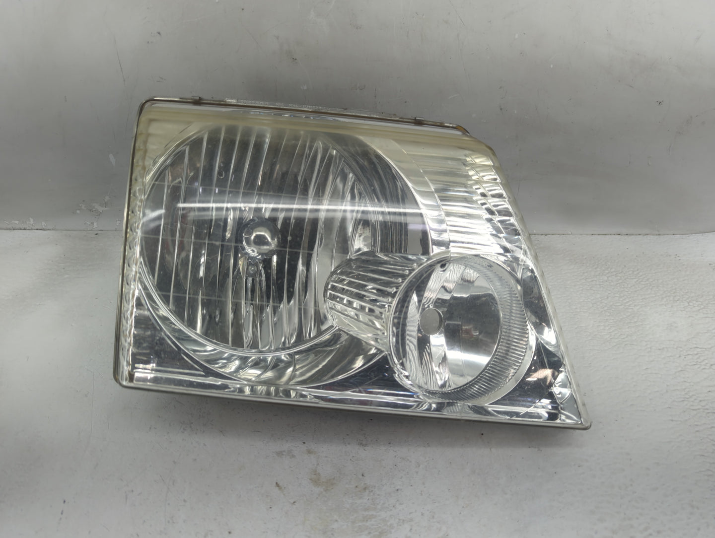 2002-2005 Ford Explorer Passenger Right Oem Head Light Headlight Lamp - Oemusedautoparts1.com