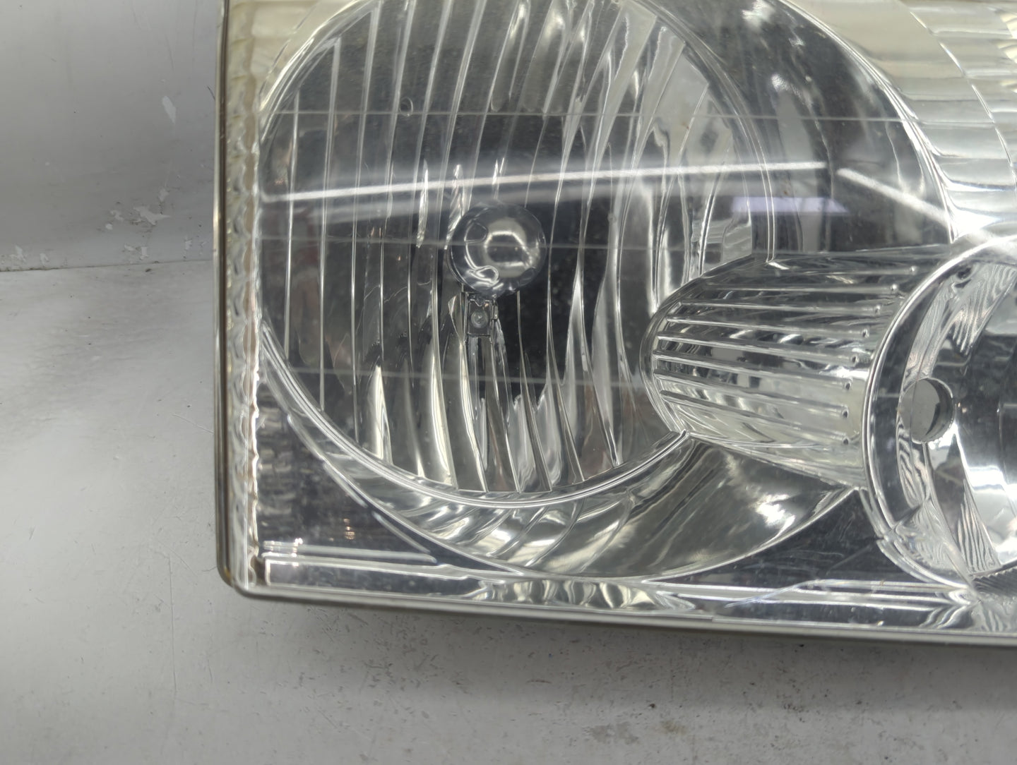 2002-2005 Ford Explorer Passenger Right Oem Head Light Headlight Lamp - Oemusedautoparts1.com