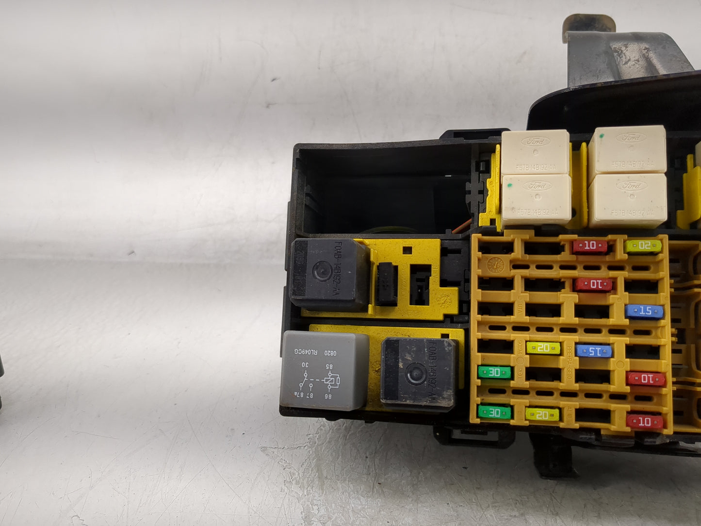 2001-2005 Ford Explorer Fusebox Fuse Box Panel Relay Module P/N:ZL5T-14A075-AA Fits Fits 2001 2002 2003 2004 2005 OEM Used A
