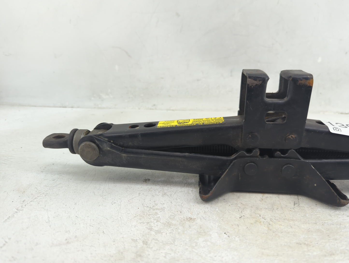 2005 Ford Explorer Spare Scissor Car Jack 1390166 - Oemusedautoparts1.com