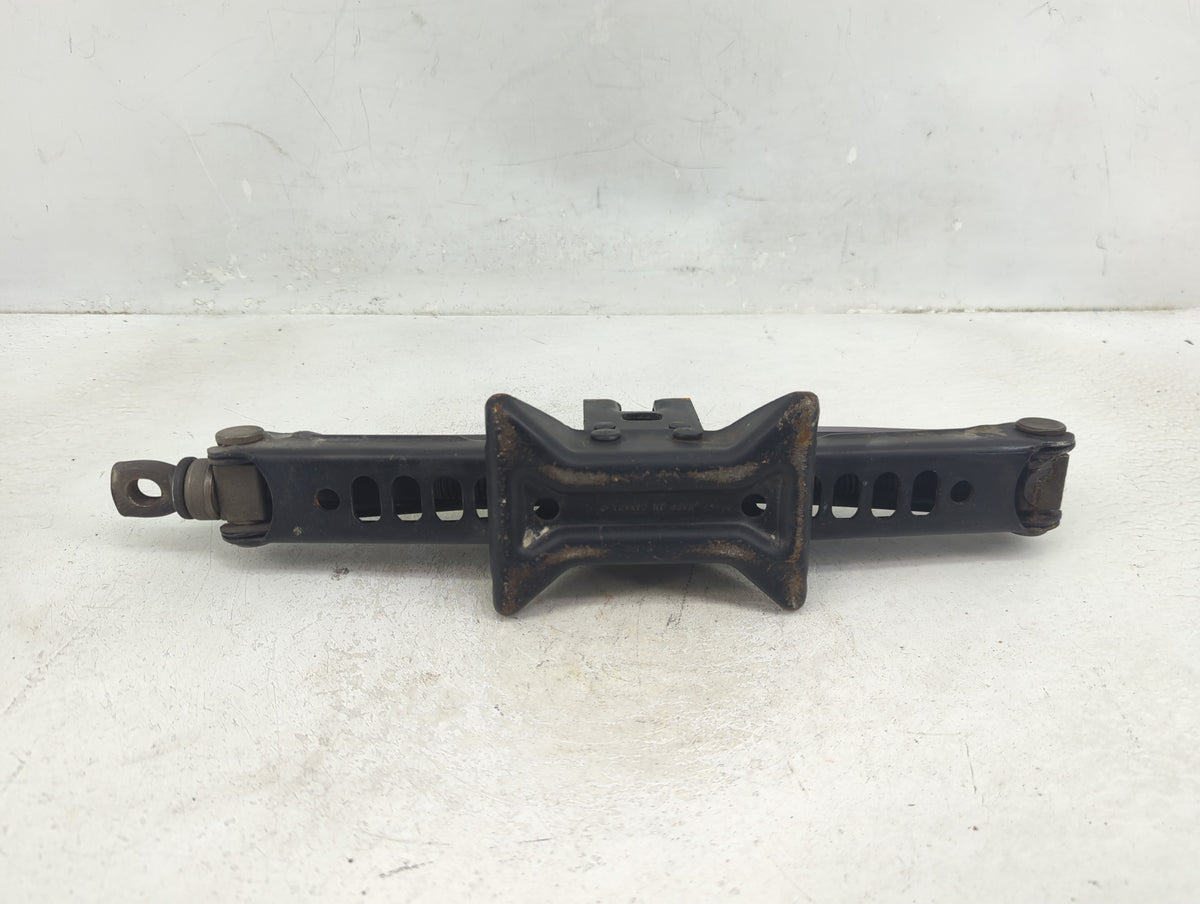 2005 Ford Explorer Spare Scissor Car Jack 1390166 - Oemusedautoparts1.com