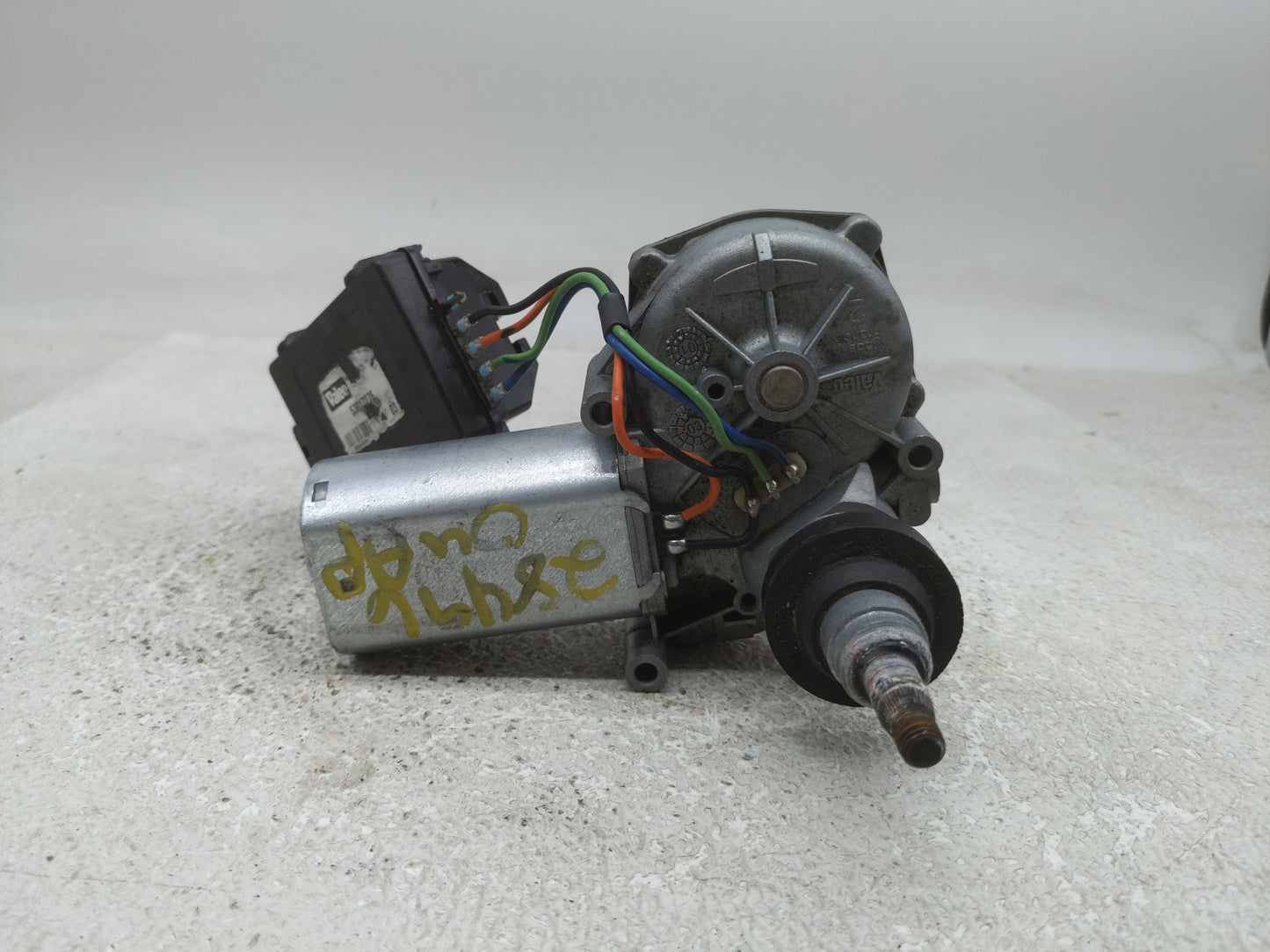 2002-2005 Ford Explorer Front Windshield Wiper Motor P/N:53017276 Fits Fits 2002 2003 2004 2005 OEM Used Auto Parts - Oemuse