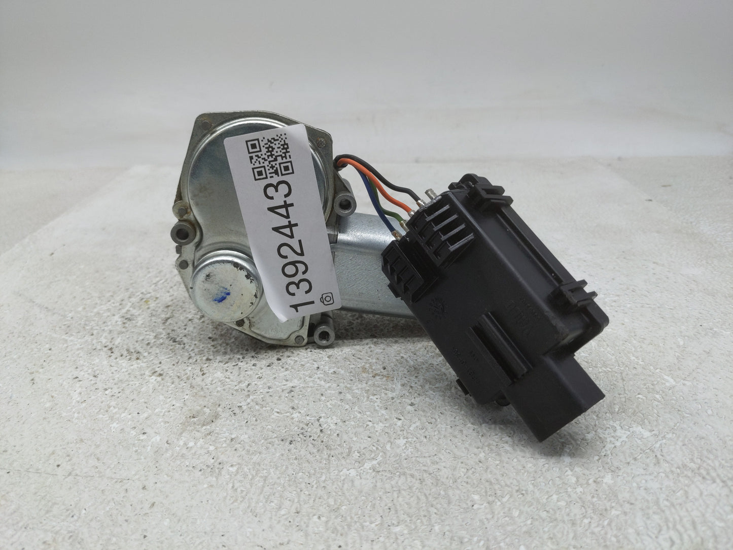 2002-2005 Ford Explorer Front Windshield Wiper Motor P/N:53017276 Fits Fits 2002 2003 2004 2005 OEM Used Auto Parts - Oemuse