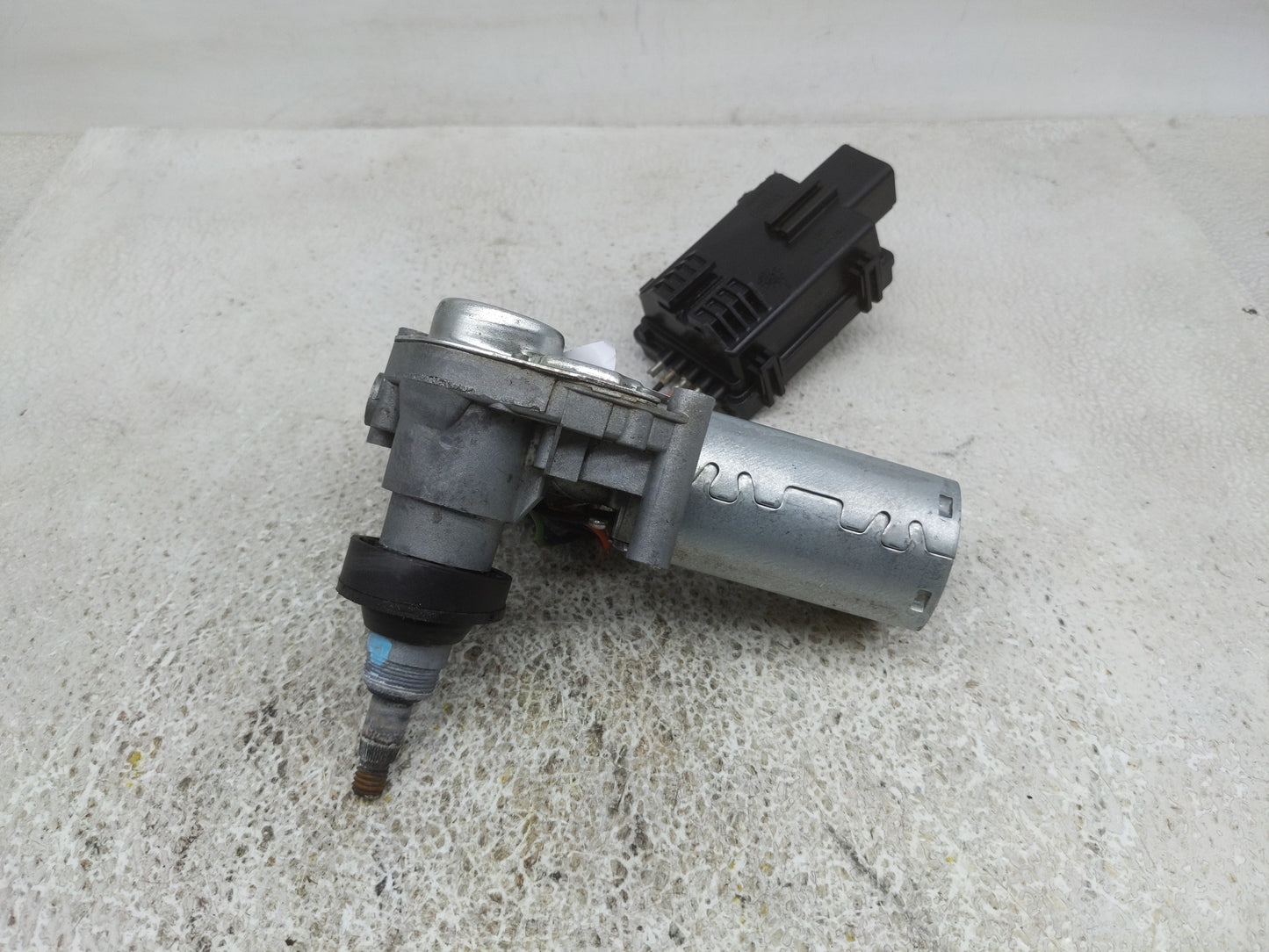 2002-2005 Ford Explorer Front Windshield Wiper Motor P/N:53017276 Fits Fits 2002 2003 2004 2005 OEM Used Auto Parts - Oemuse