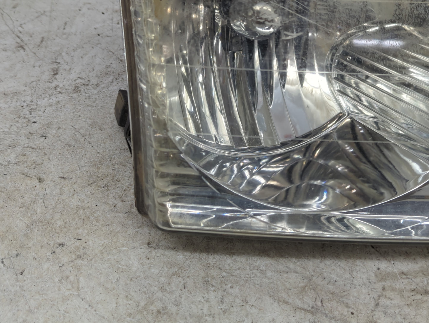 2002-2005 Ford Explorer Passenger Right Oem Head Light Headlight Lamp - Oemusedautoparts1.com