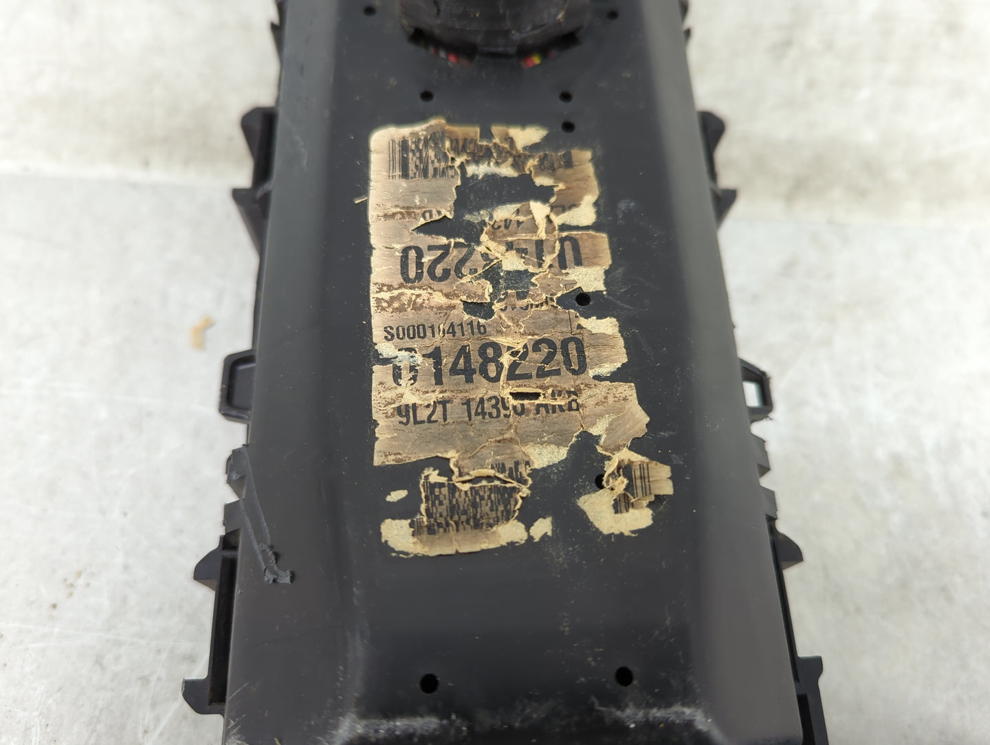 2002-2010 Ford Explorer Fusebox Fuse Box Panel Relay Module P/N:9L2T-14390-AKD 9L2T14390AKD Fits OEM Used Auto Parts - Oemus