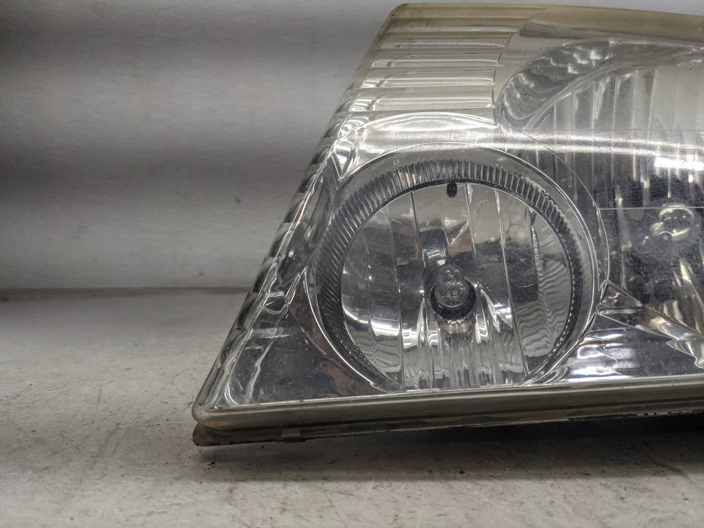 2002-2005 Ford Explorer Driver Left Oem Head Light Headlight Lamp 1463001 - Oemusedautoparts1.com