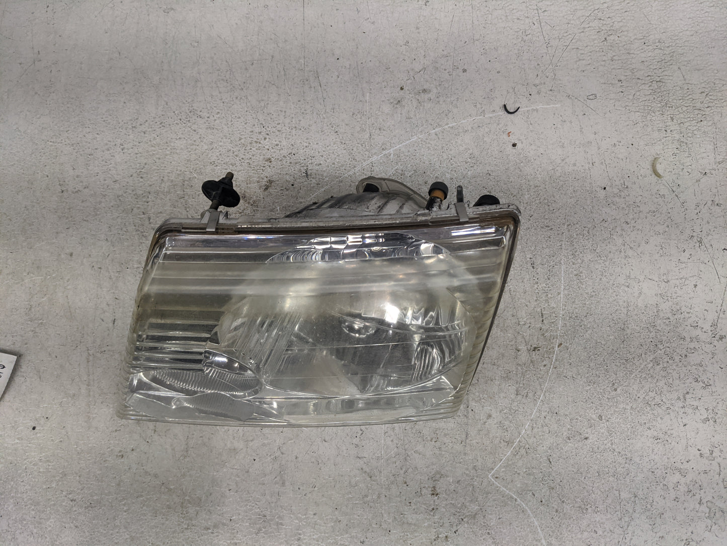 2002-2005 Ford Explorer Driver Left Oem Head Light Headlight Lamp 1463001 - Oemusedautoparts1.com