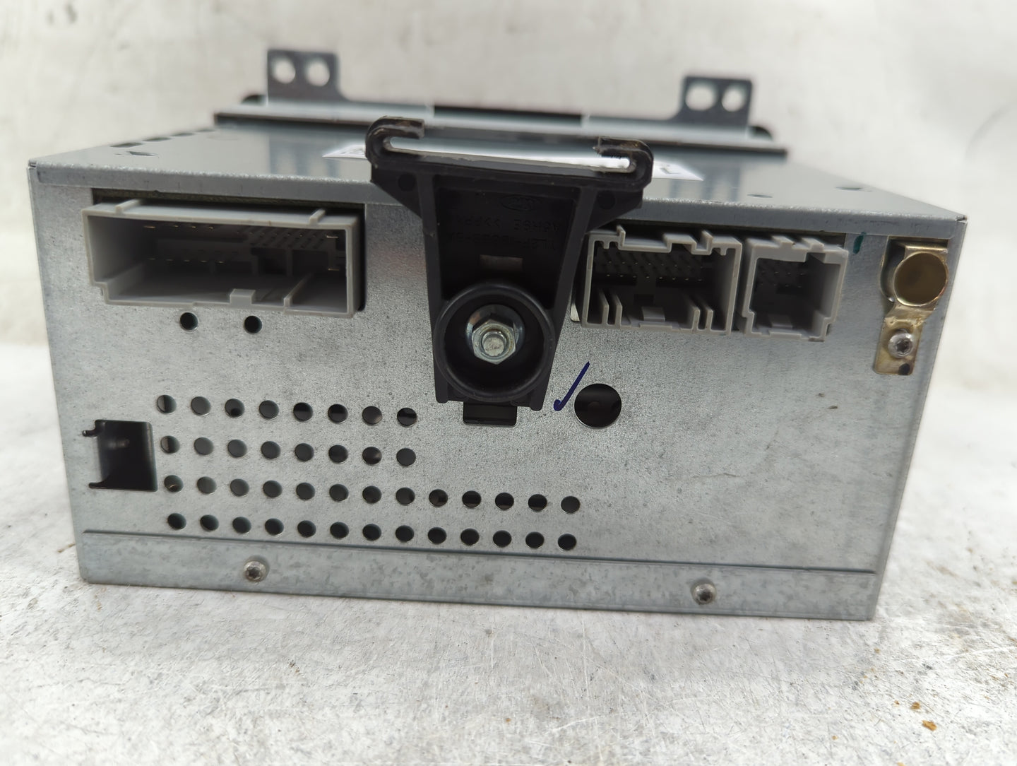 2005 Ford Explorer Radio AM FM Cd Player Receiver Replacement P/N:5L2T-18C815-DC Fits OEM Used Auto Parts - Oemusedautoparts