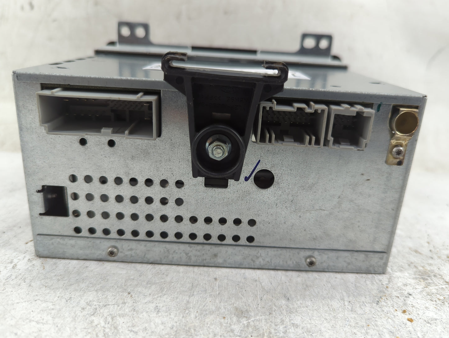 2005 Ford Explorer Radio AM FM Cd Player Receiver Replacement P/N:5L2T-18C815-DC Fits OEM Used Auto Parts - Oemusedautoparts