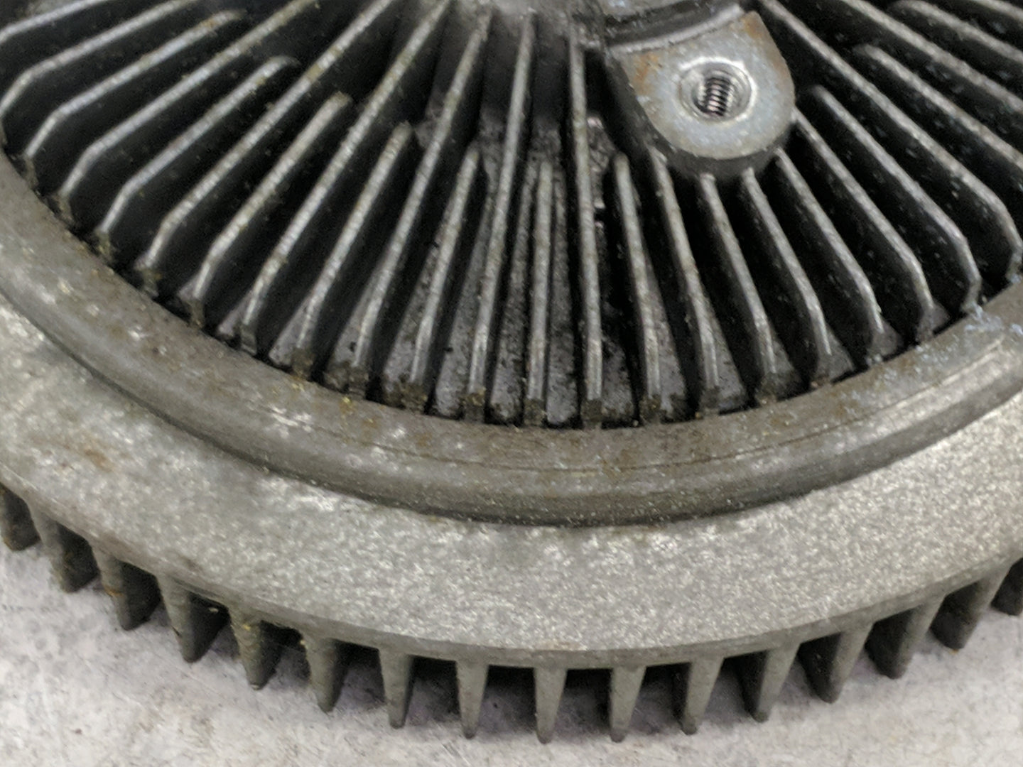 2004-2005 Ford Explorer Radiator Cooling Fan Clutch 1484022 - Oemusedautoparts1.com