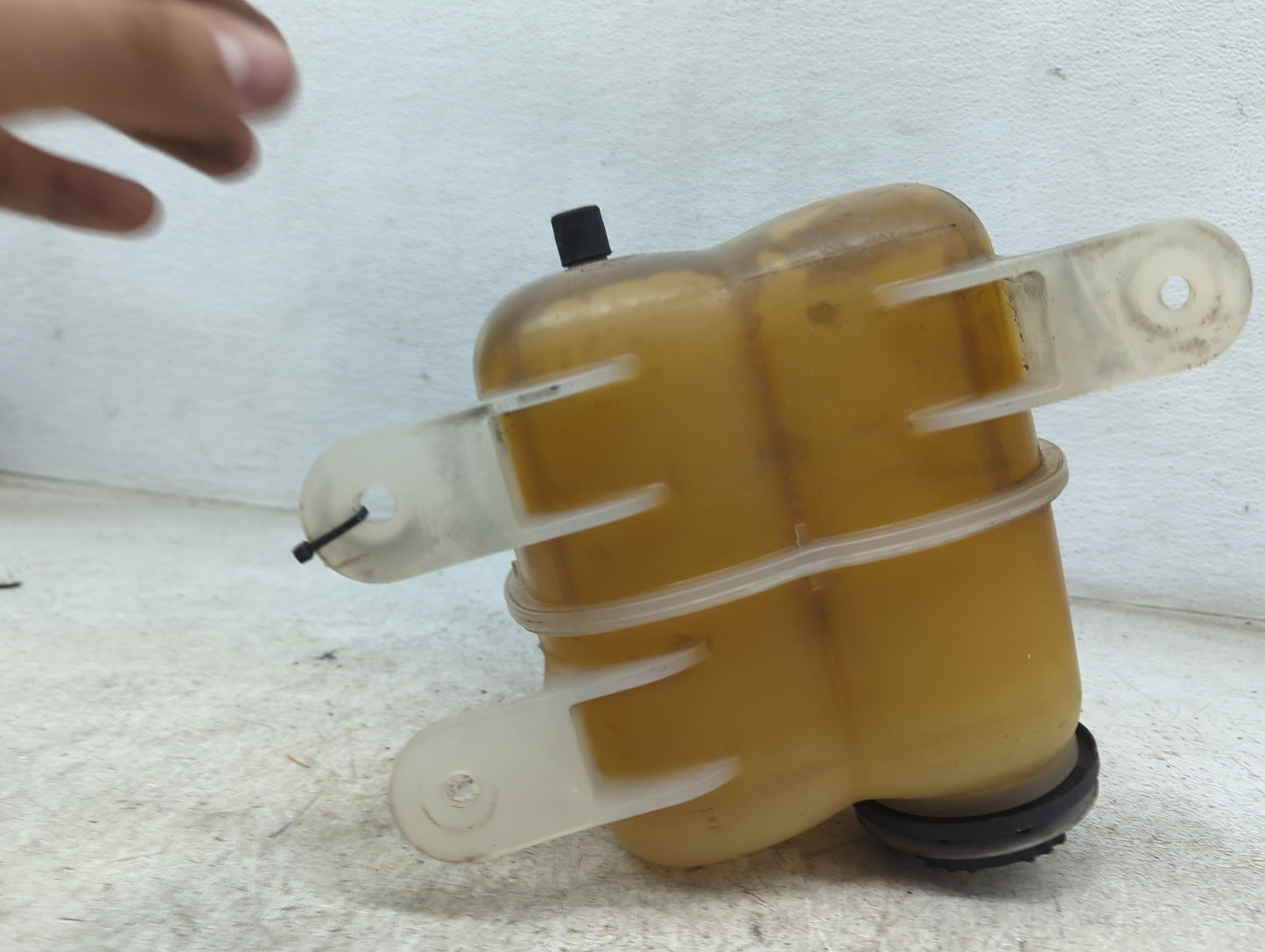 2002-2005 Ford Explorer Radiator Coolant Overflow Expansion Tank Bottle 1498840 - Oemusedautoparts1.com
