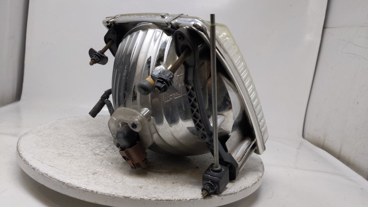 2005 Ford Explorer Passenger Right Oem Head Light Lamp  R8s41b03 - Oemusedautoparts1.com