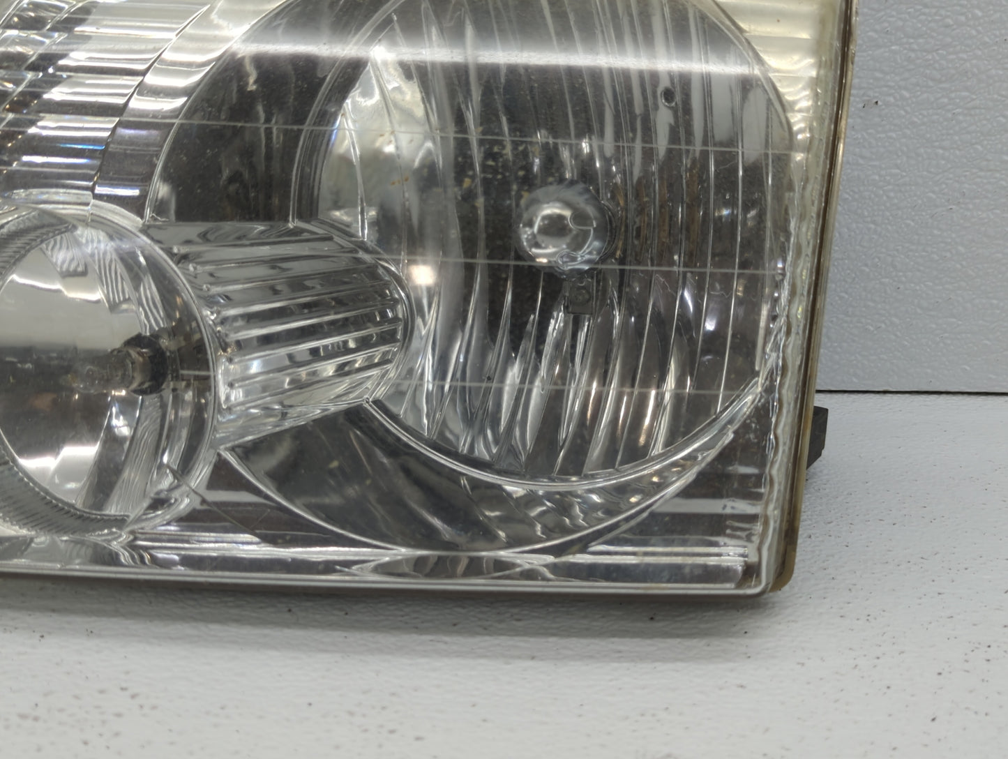 2002-2005 Ford Explorer Driver Left Oem Head Light Headlight Lamp - Oemusedautoparts1.com