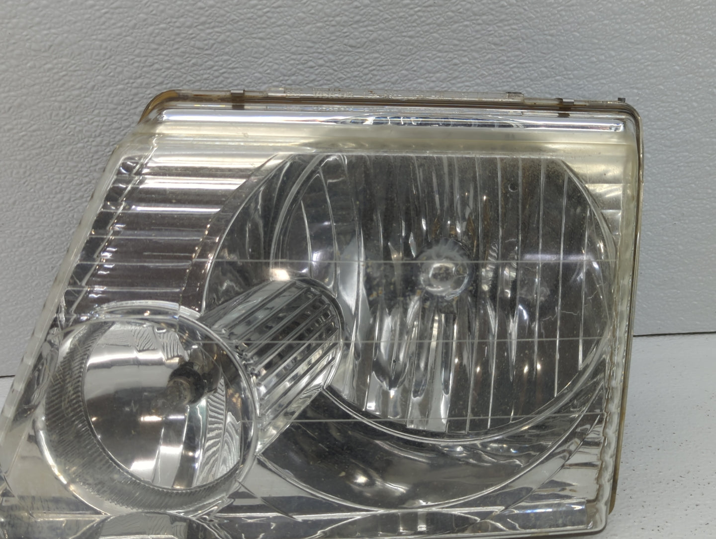2002-2005 Ford Explorer Driver Left Oem Head Light Headlight Lamp - Oemusedautoparts1.com