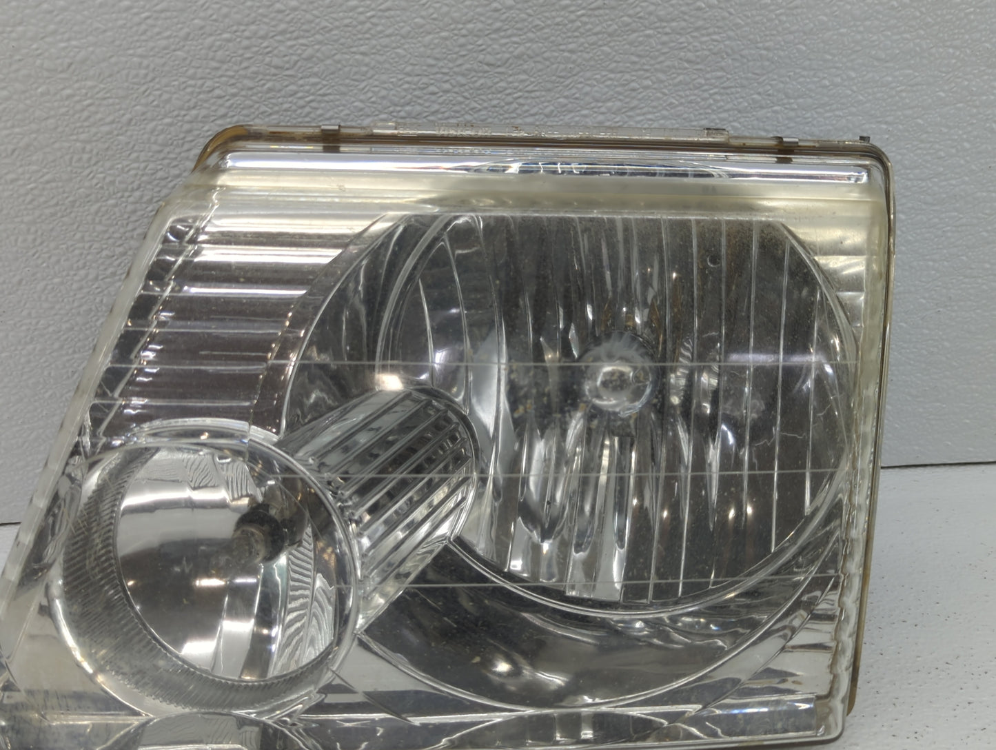 2002-2005 Ford Explorer Driver Left Oem Head Light Headlight Lamp - Oemusedautoparts1.com