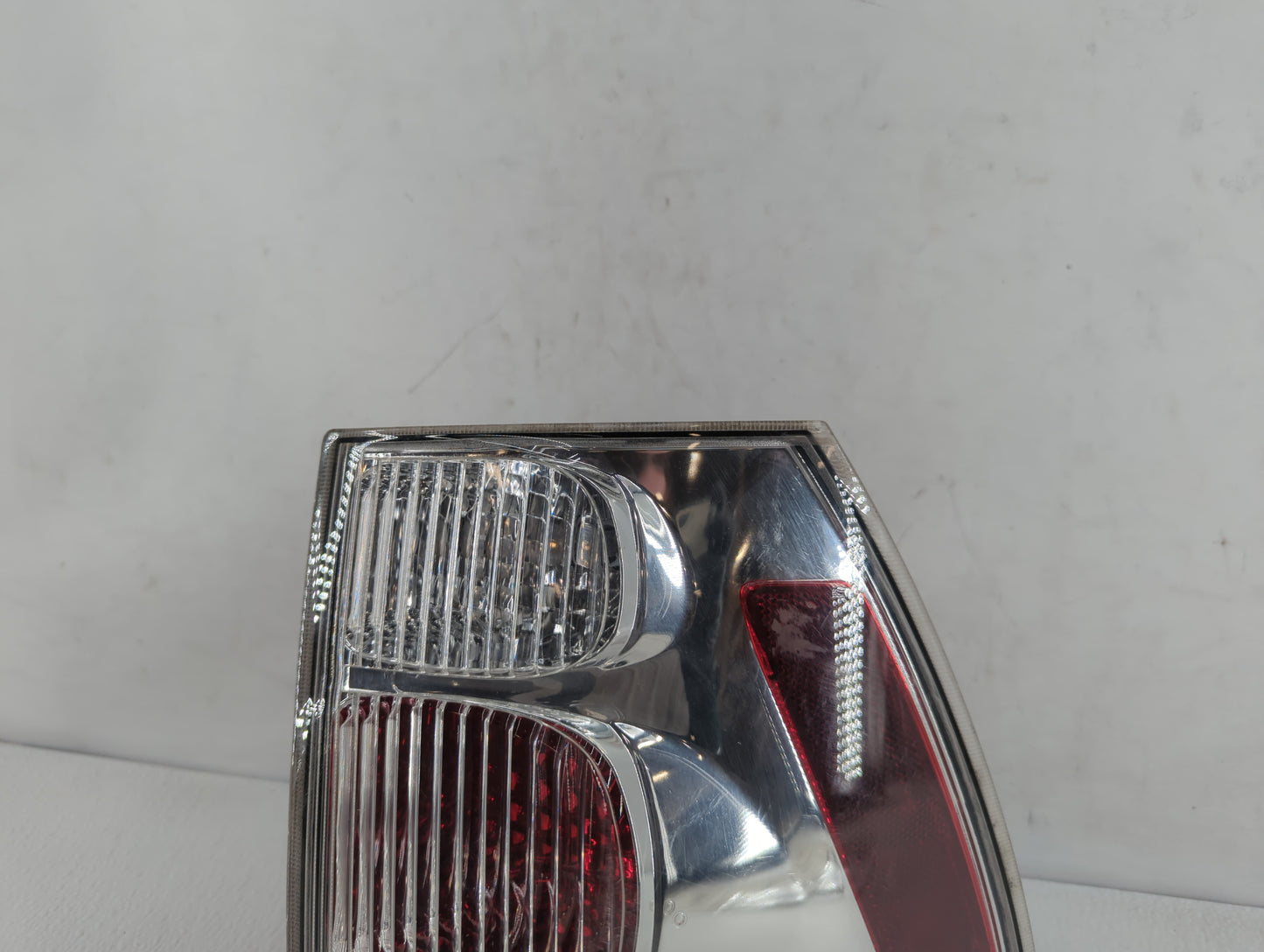 2002-2005 Ford Explorer Tail Light Assembly Passenger Right OEM P/N:5480780 1L2X-13B504-B Fits Fits 2002 2003 2004 2005 OEM 