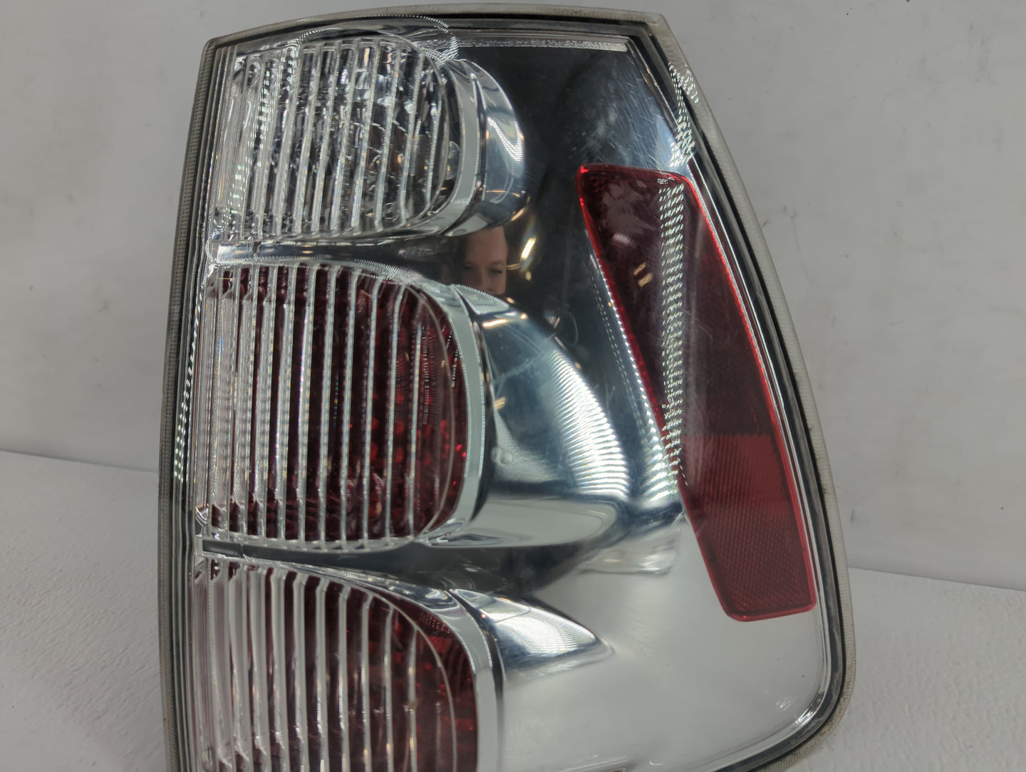 2002-2005 Ford Explorer Tail Light Assembly Passenger Right OEM P/N:5480780 1L2X-13B504-B Fits Fits 2002 2003 2004 2005 OEM 